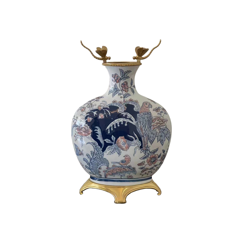 Home furnishing hotel tabletop vase table top decoration the new hand-painted ceramic vase with dragonfly copper decoration